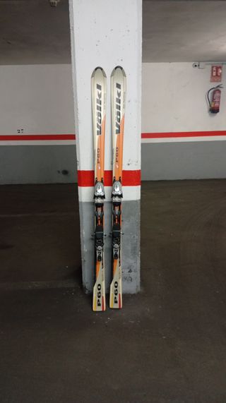 Esquís Völkl P60 168cm Fijaciones Marker M12 usado