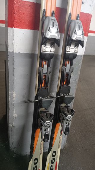 Esquís Völkl P60 168cm Fijaciones Marker M12 usado