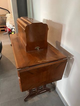 Máquina de coser Alfa antigua