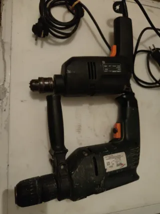 2 Taladros Eléctricos Black & Decker y Einhell
