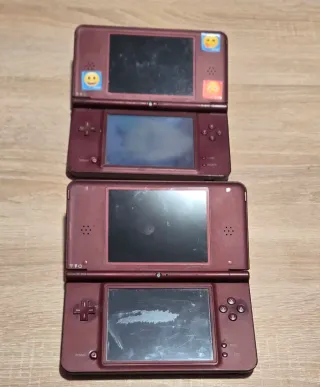 Nintendo DSi XL Roja