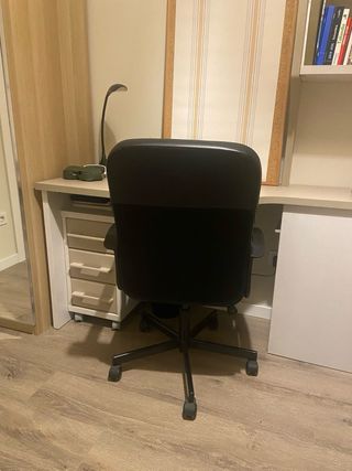 Silla de escritorio IKEA negra
