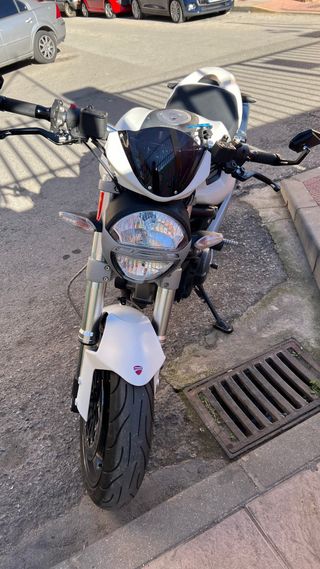 Ducati Monster 696 2013