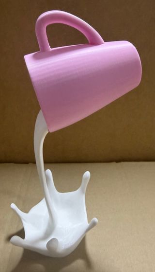 Taza café con leche cayendo 3D