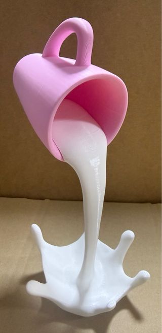 Taza café con leche cayendo 3D