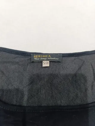 Camiseta Bershka Calavera Dorada Talla S