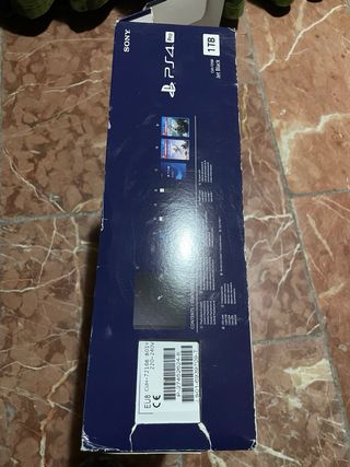 Caja Consola PS4 Pro 1TB