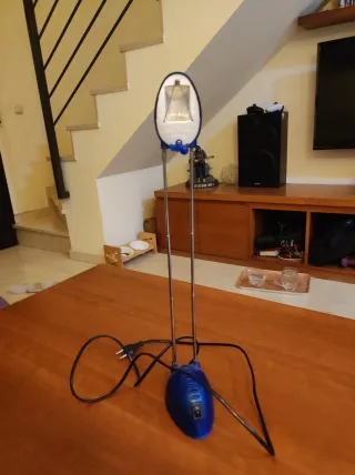 Lámpara de escritorio juvenil azul