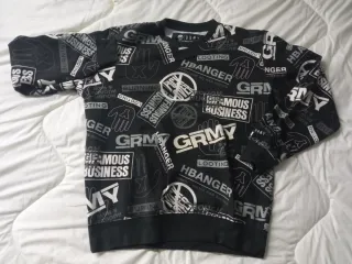 Sudadera GRMY Negra con Estampado Blanco