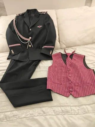Traje Comunión Niño Negro y Rosa. Talla 10