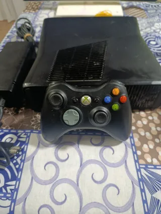 Xbox 360 Negro + Mando y Cargador