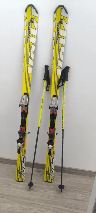 Esquís Tiger R1 con bastones