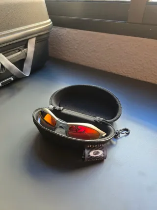 Gafas Oakley Ámbar + Complementos