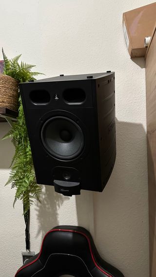Altavoces Focal Alpha 65 con soporte pared