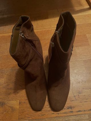 Botines tacón Sfera marrones