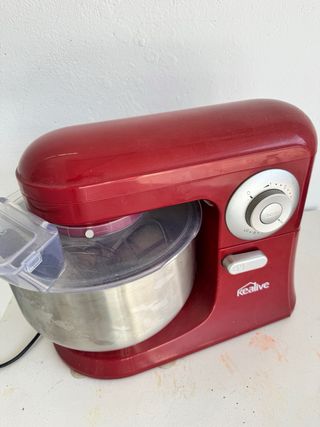 Amasadora Roja con Accesorios