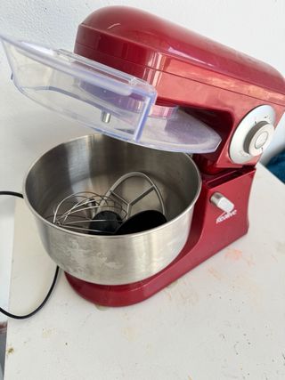 Amasadora Roja con Accesorios