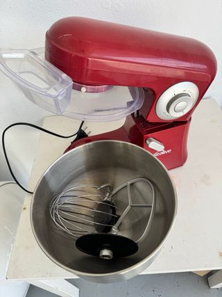 Amasadora Roja con Accesorios