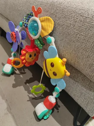 Arco para cochecito con sonajeros