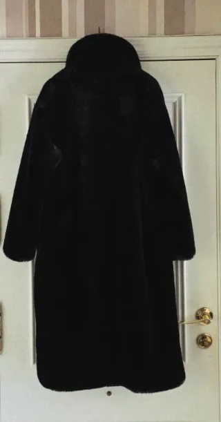 Abrigo Zara pelo negro Talla M