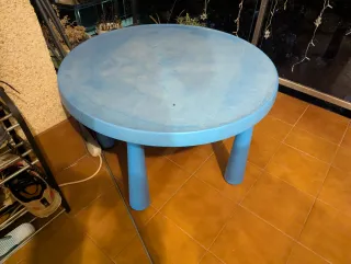 Mesa infantil azul IKEA