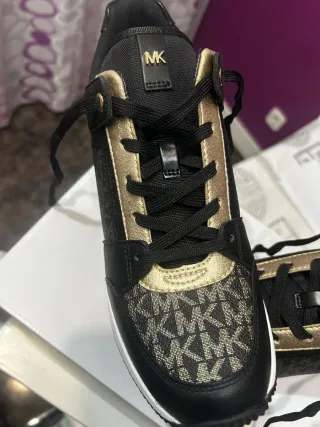 Zapatillas Michael Kors Negras y Doradas