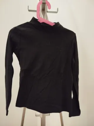 Camisola preta gola alta criança