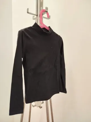 Camisola preta gola alta criança