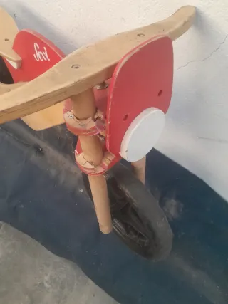 Moto giocattolo in legno