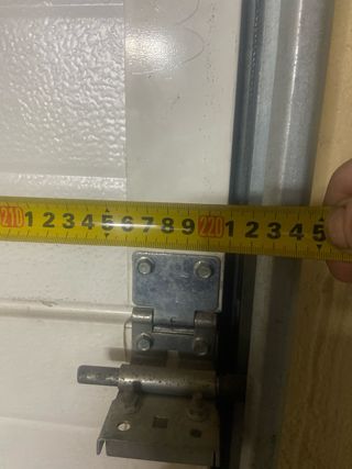 Puerta de garaje blanca