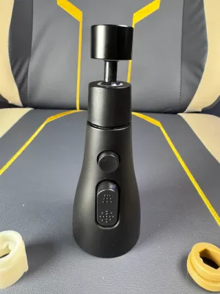 Testa rubinetto nero con accessori