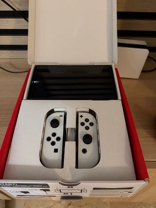 Nintendo Switch OLED Bianca