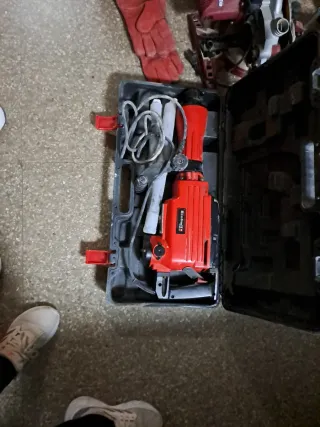 Taladro percutor Einhell rojo