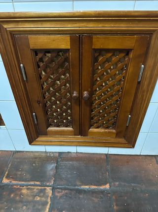 Mueble madera con celosía