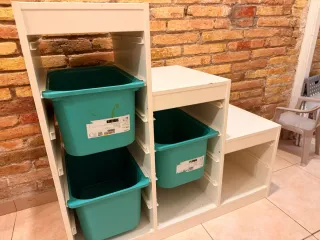Mueble organizador con cubos