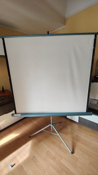 Pantalla Proyector STAR Enrollable Trípode