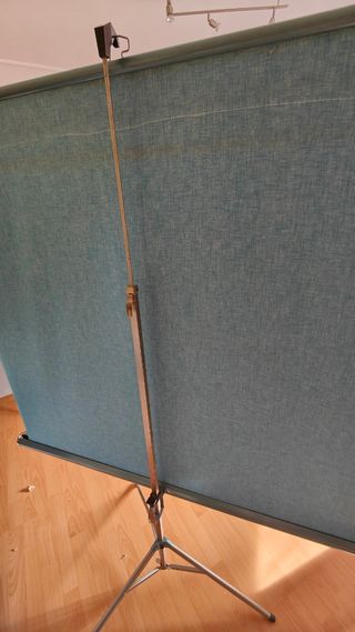 Pantalla Proyector STAR Enrollable Trípode