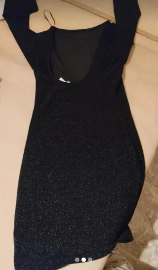 Vestido negro brillante manga larga