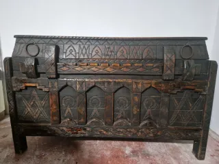 Arcón bereber antiguo tallado