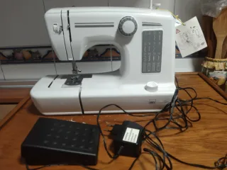 Máquina de coser Sigma blanca