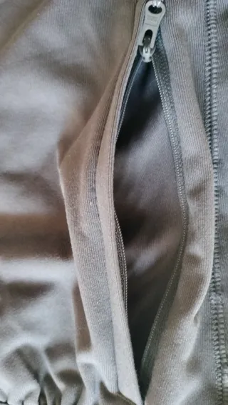 Pantalón Adidas gris