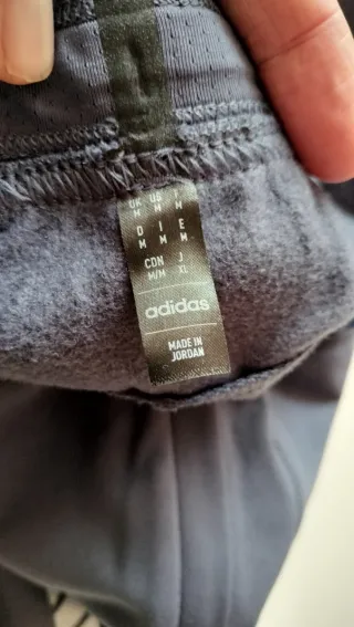 Pantalón Adidas gris