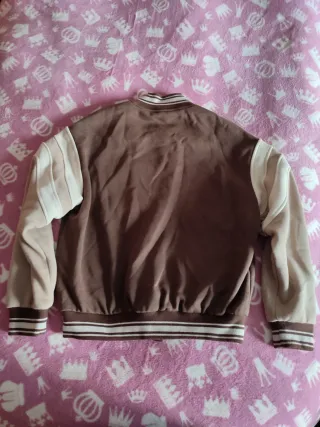 Beisbolera Bershka Marrón y Beige