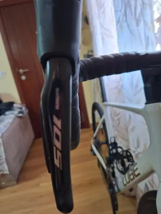 Bicicleta de carretera y dos juegos zapatilla 43