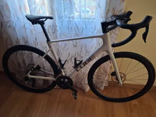 Bicicleta de carretera y dos juegos zapatilla 43