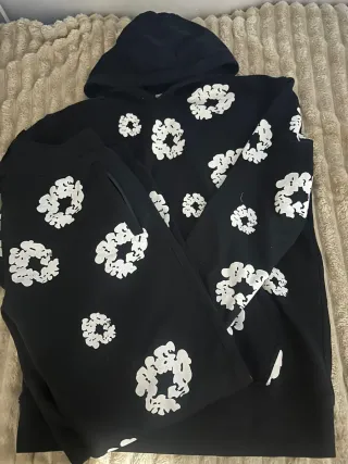 Conjunto chándal negro estampado