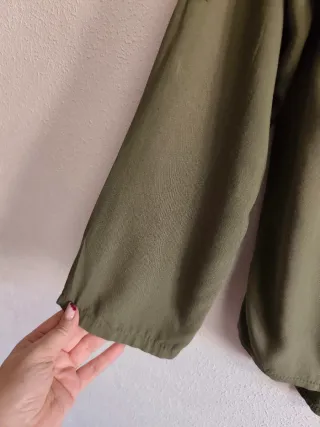 Camisa de chica estilo militar talla XL.