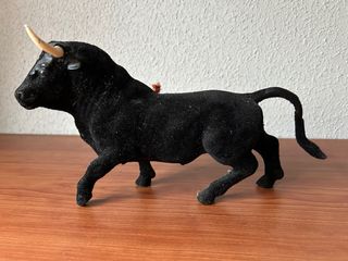 Figura Toro Negro