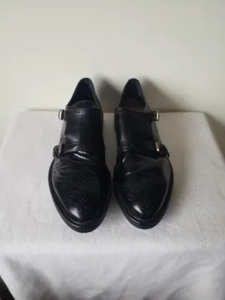 Zapatos de vestir negros con hebillas