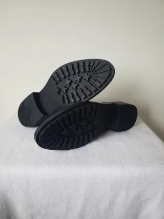 Zapatos de vestir negros con hebillas